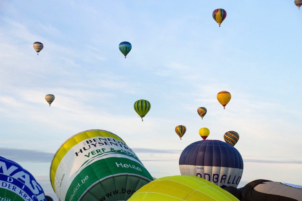 Habituellement, avions ou montgolfières sont présentes sur le site. Désormais, l'arrivée de la fusée est un bonus non négligeable pour le secteur.